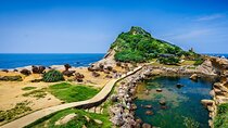 Keelung Shore Excursion: Yehliu Geopark, Jiufen, Houton Cat Village Private Tour