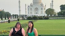 From Delhi: Private Day Trip to Taj Mahal and Agra Fort by Car