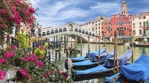Exclusive Gondola Ride with Guided Old Town Tour