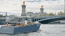 Guided Luxury River Cruise & Walking Tour of Paris' Monuments