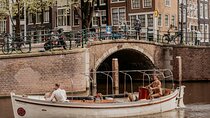Amsterdam: Private Canal Cruise with Prosecco and Dutch Snacks