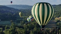 Hot air balloon over the hills of Pienza, Montalcino and Val D'Orcia