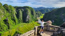 From Hanoi: Small Group Tour 11 pax: Hoa Lu, Tam Coc, Mua Caves