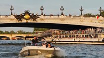 Private cruise on the Seine with Happy Cruise in Paris