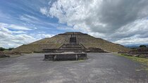 Private Tour with Archaeologist and VR Experience at Teotihuacan