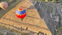 Balloon flight with pyramids tour and transportation from Mexico City