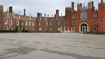 Hampton Court Palace Private Tour with Skip the Line Entry