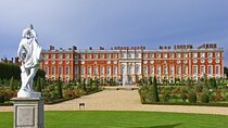 Hampton Court Palace, Stonehenge and Roman Bath Tour with Passes