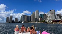 Your Private Miami Yacht Tour with Music and Champagne