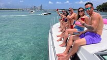50ft Luxury Yacht Tour in Miami Beach Captain, Champagne & Party!