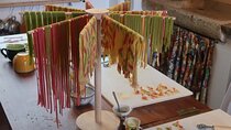 Private Home-Made Pasta Cooking Class in Pisa.