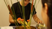 Osaka Learning Ikebana with a Sogetsu School Master