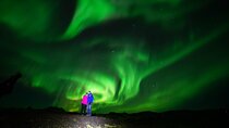 Northern Lights Minibus Tour with Hot Cocoa, Blankets & Photos