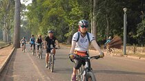 Angkor Wat Sunrise Bike Tour with Lunch Included