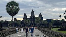 Special Angkor Wat Hiking Day Tour