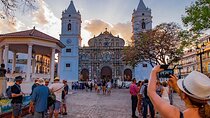 Walking tour through the Hidden treasures and gems of Casco Viejo