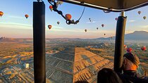 Hot Air Balloon Ride Over Teotihuacán Pyramids from Mexico City