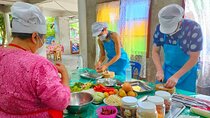 Phuket Authentic Thai Cooking Class with Big Mom