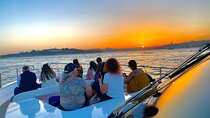 Istanbul Sunset Bosphorus Cruise – Yacht, Snacks & Drinks