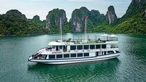 Halong Bay 5-Star Luxury Day Cruise with Buffet Lunch & Kayaking