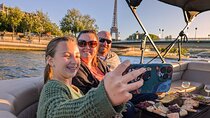 Paris: Private Sunset Seine Cruise with Aperitif and Pick-Up