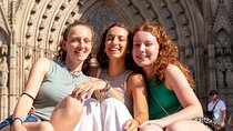 Barcelona Tour And Photoshoot in Gothic Quarter 