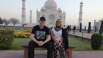 Delhi to Agra Day Trip by Vande Bharat Train with Guide