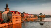 VIP Prague tour: Vintage car, Lunch, Castle, Old Town, Dancing h.