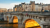 Central Paris Highlights Walking Tour
