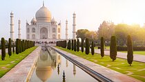 Private Taj Mahal Sunrise Tour and Agra Sightseeing from Delhi