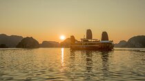 From Hanoi: 2-Day Lan Ha Bay Cruise with Viet Hai Village 
