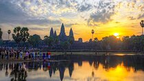  Angkor Temple Sunrise Full-Day Tour (Group Tour by Minivan)