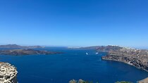 The beauty of Santorini : A tour of hidden gems 
