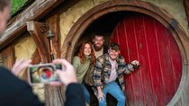 Hobbiton & Rotorua Small Group Tour from Auckland