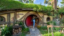 Hobbiton, Waitomo, Rotorua & Taupo 2-Day Tour from Auckland