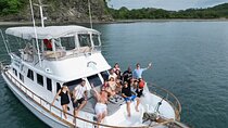 Private Boat Tour with Free Food and Drinks and Snorkeling
