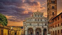 Lucca Walking Tour with Audio and Written Guide by a Local