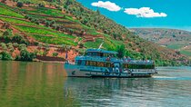 Douro Valley and Régua Panoramic Cruise with Lunch from Porto