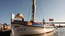 Private Cruise in Lisbon: Traditional 1895 Boat with Drinks
