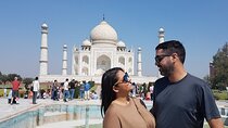 From Delhi: Overnight Taj Mahal Tour and Fatehpur Sikri by Car