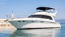 Private Charter on the Luxurious Sea Ray 52 Flybridge(Max 20 pax)
