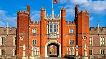 Private Chauffeured Tour to Hampton Court Palace from London