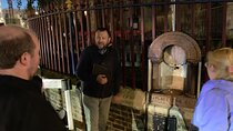 London's Ghosts & Gruesome Past Nighttime Walking Tour