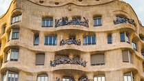 Private tour in the Born & ticket Casa Mila by Gaudi in Barcelona