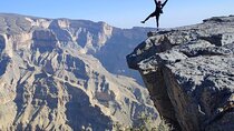 From Muscat: Balcony Walk Hike & Jebel Shams Grand Canyon Tour
