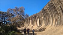 Day Tour in Wave Rock and Mulka's Cave