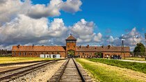 Krakow: Auschwitz-Birkenau Guided Tour with Ticket and Transfer