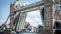 Explore Tower Bridge & Private Westminster Walking Tour