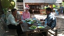 Floating village & Lunch hosts by a Local Family - Private Tour