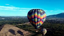 Flight in Globo Teotihuacan with transportation, breakfast and guided tour